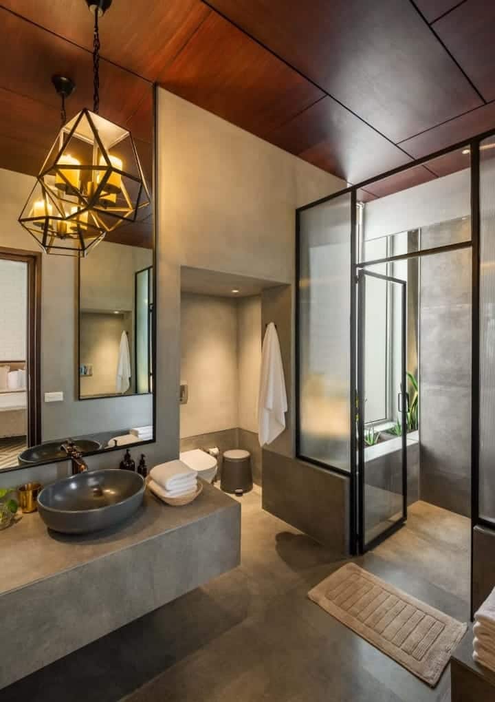 Full bathroom 2 image 1