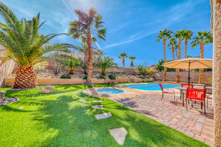 Spacious 5BR: Mins from LV Strip gallery image 2