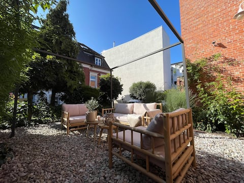 Central - with fireplace and terrace