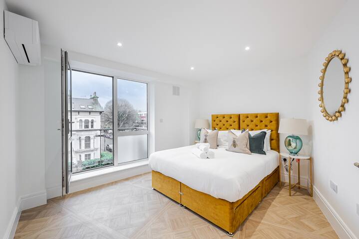 Modern 2Bd & Balcony in the heart of Chiswick