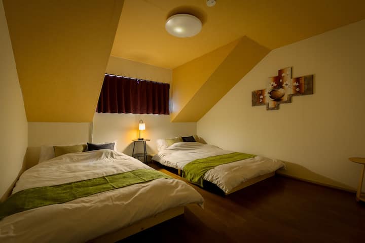 Spálňa 5, 2 polovičné dvojlôžka