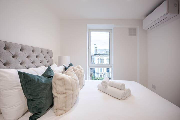 Elegance awaits Gorgeous 2 bedroom property gallery image 2