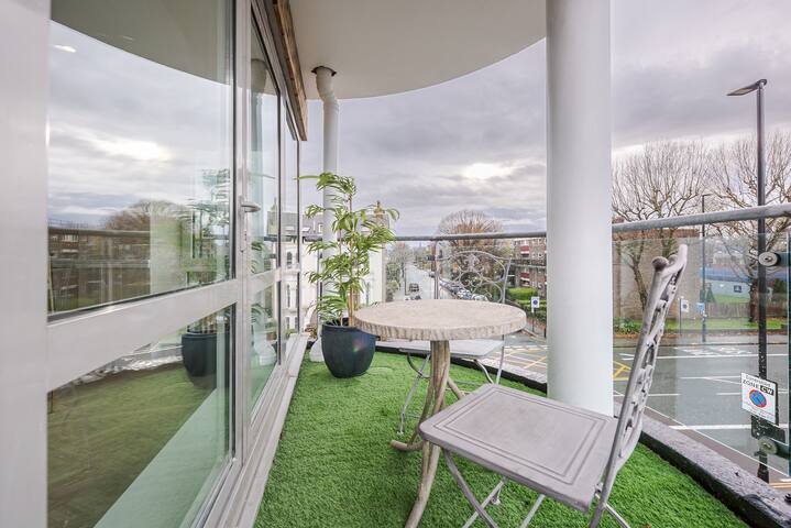 Elegance awaits Gorgeous 2 bedroom property gallery image 3