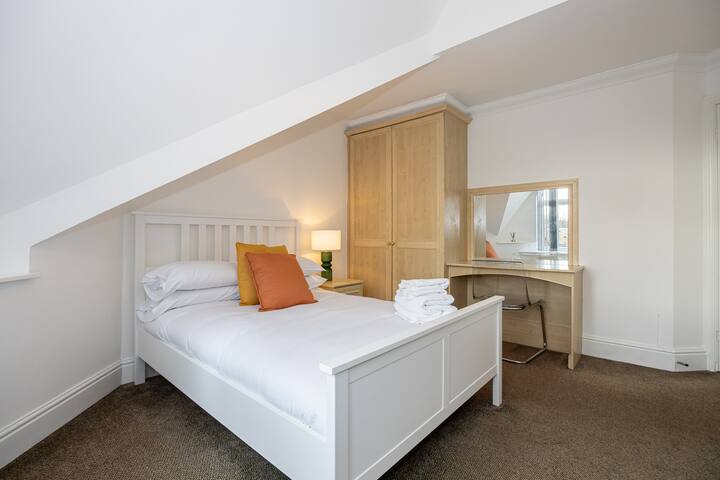 The Burton Free gated parking gallery image 2