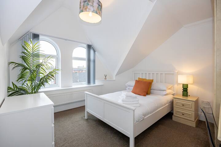 The Burton Free gated parking gallery image 3