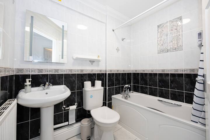 The Burton Free gated parking gallery image 4