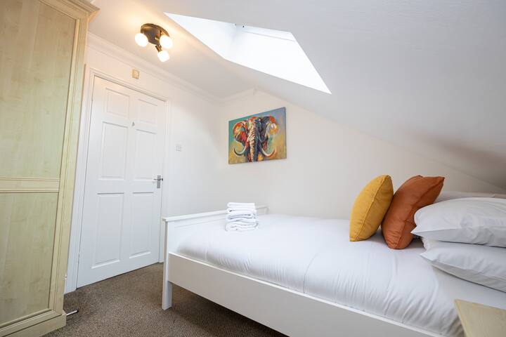 The Burton Free gated parking gallery image 5