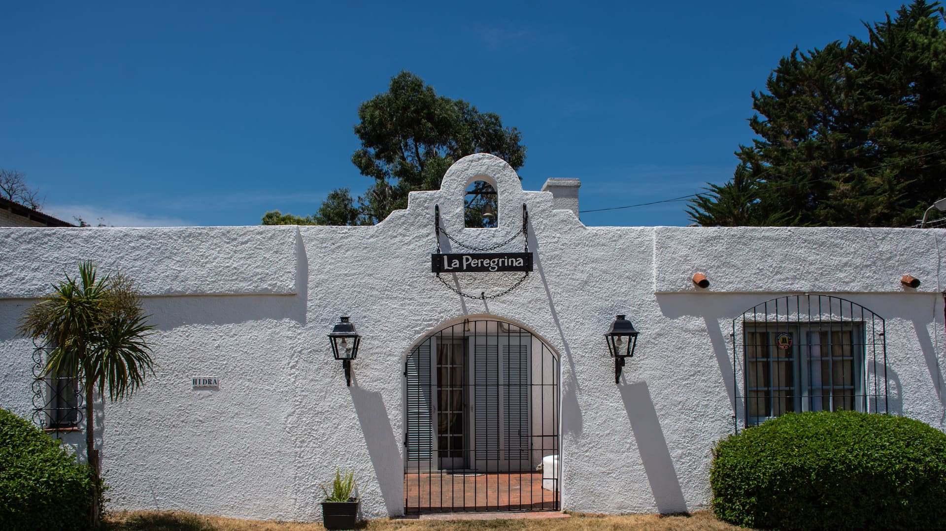 Colonial Chalet 5 blocks from Playa Mansa