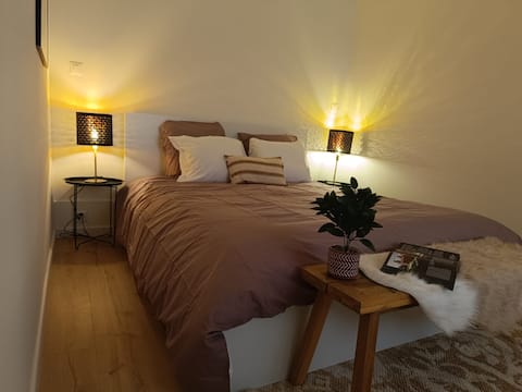 Top Airbnb: Charmant studio, cosy et central in Grottes Et Saint Gervais