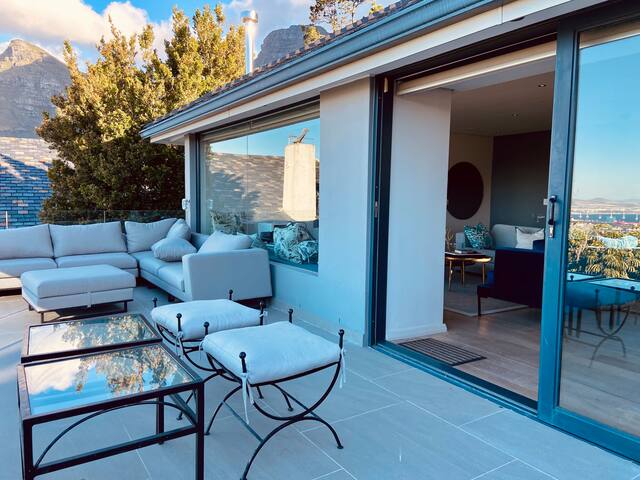 Modern villa with sweeping montane & bay views gallery image 5