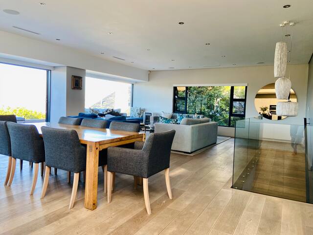 Modern villa with sweeping montane & bay views gallery image 4