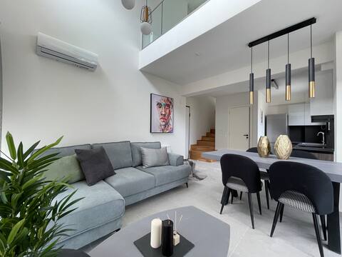 Gleaming apartment near Athens Metro Mall-D2