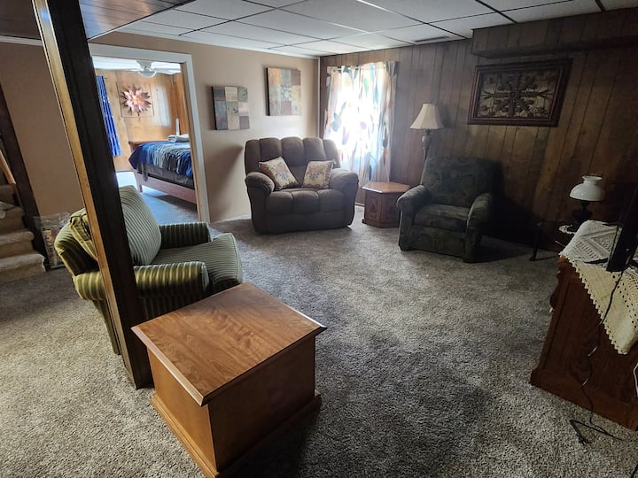 Jc Hostel Unit 2 Basement - Jefferson City, MO