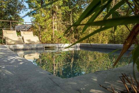 Bois Cailloux Bamboo Cottage with Private Pool