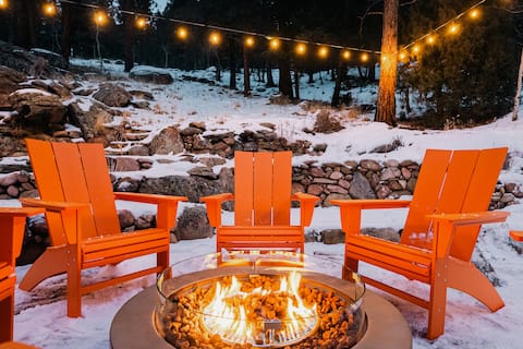 *NEW* Hot Tub + Arcade + Fire Pit + Mtn Views