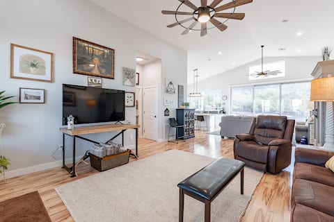 Successful Airbnb property: Superstition Mountain Fenceline Retreat in Apache Junction