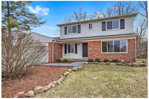 Pristine A2 Retreat: Seats&Sleeps 16, 3 King Beds