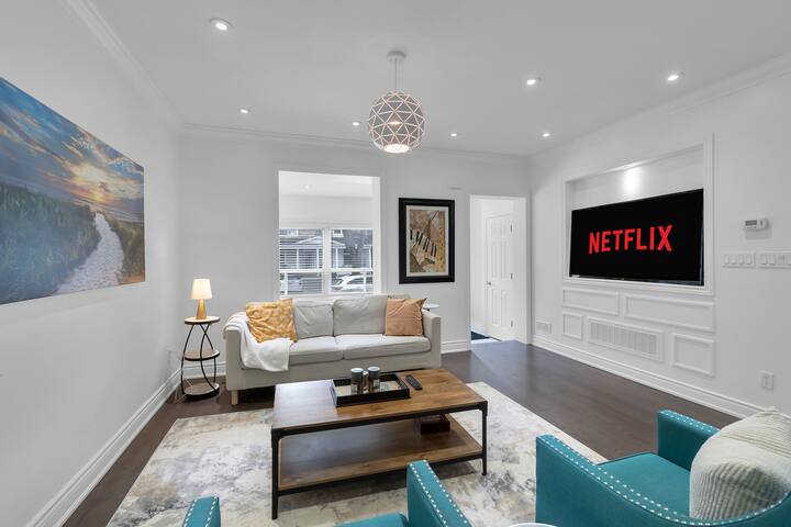 NEW! Chic 4BR – Free Parking – 10 Min to Downtown gallery image 5