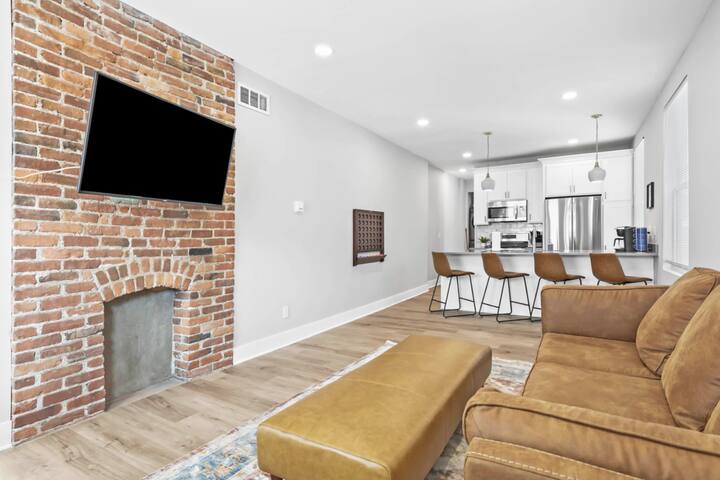 230) Entire Complex/ 2 homes side by side! gallery image 2