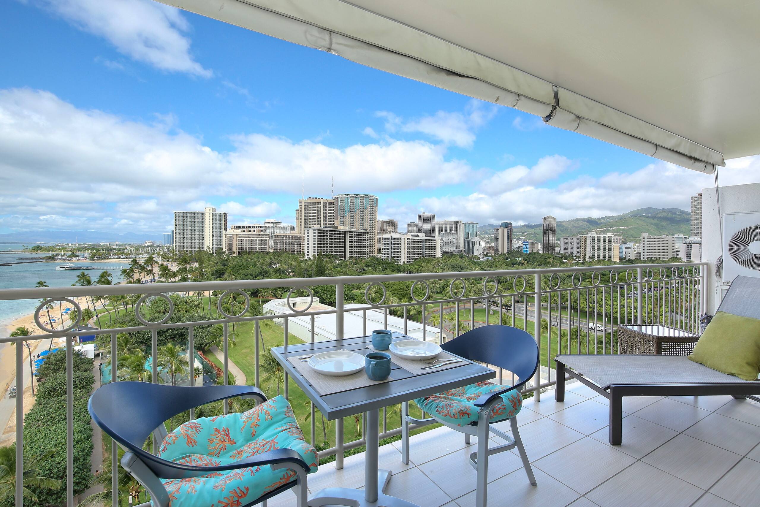 Condo in Honolulu · ★4.92 · 2 bedrooms · 3 beds · 2 private baths - Image 27