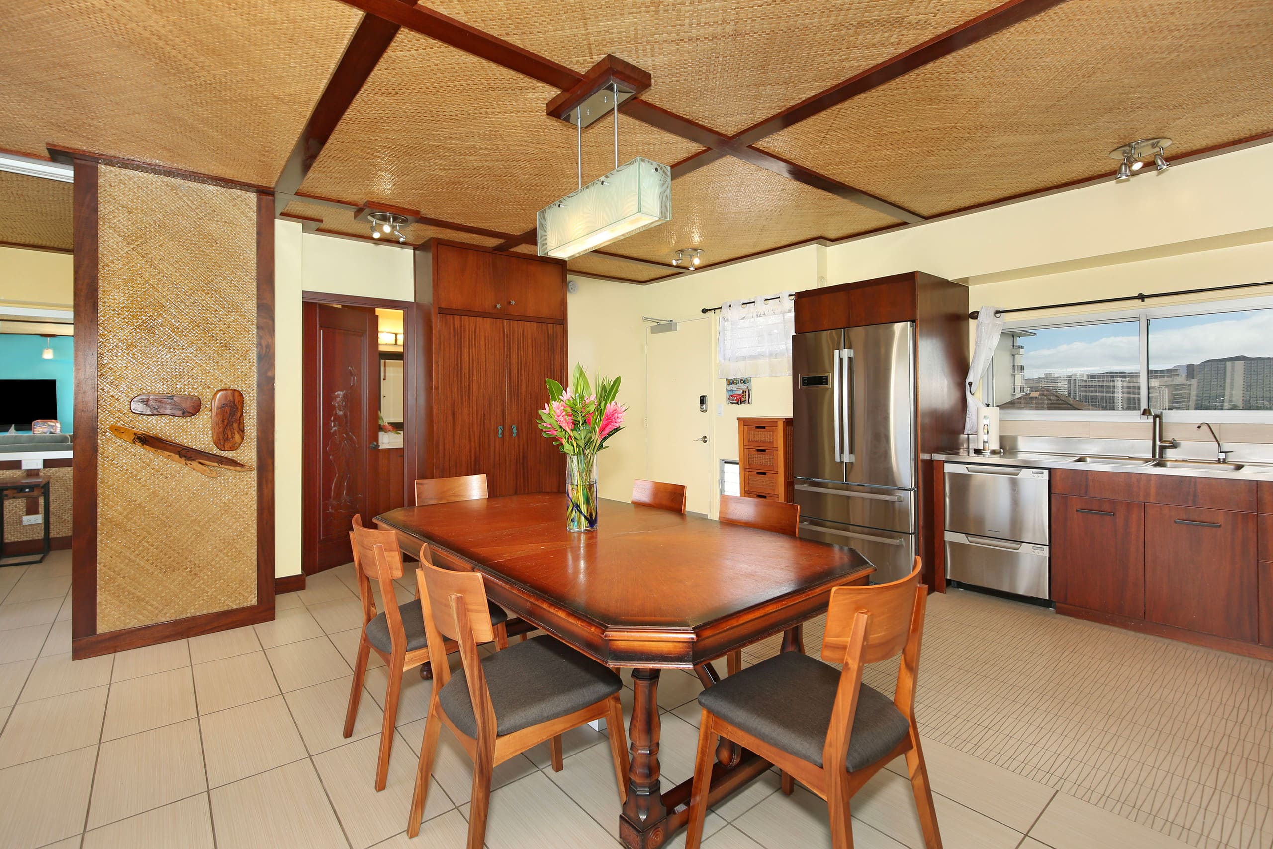 Condo in Honolulu · ★4.92 · 2 bedrooms · 3 beds · 2 private baths - Image 10