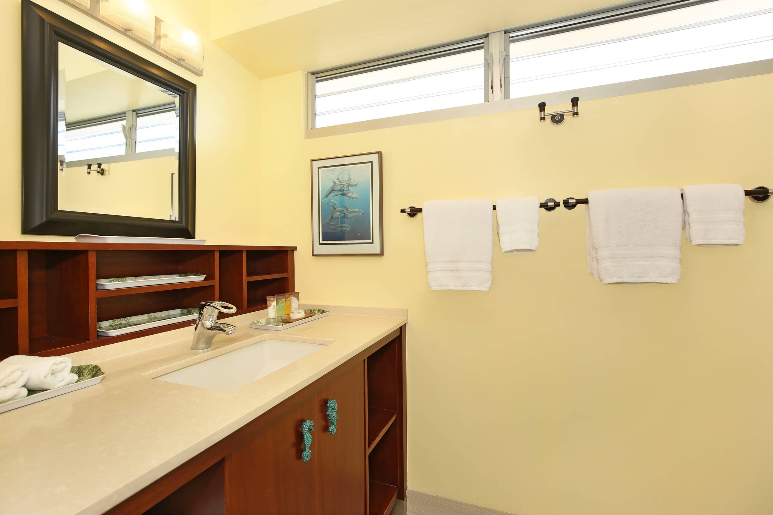 Condo in Honolulu · ★4.92 · 2 bedrooms · 3 beds · 2 private baths - Image 18