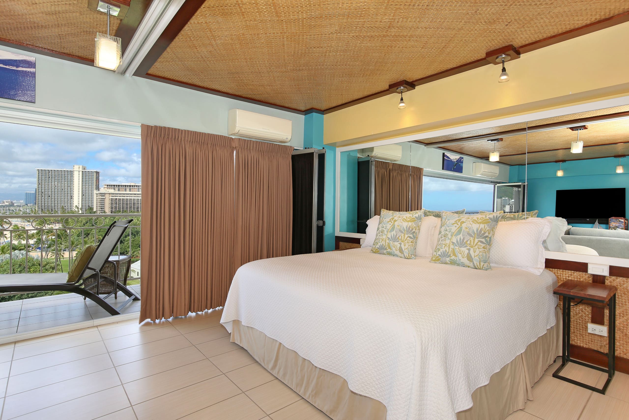 Condo in Honolulu · ★4.92 · 2 bedrooms · 3 beds · 2 private baths - Image 16