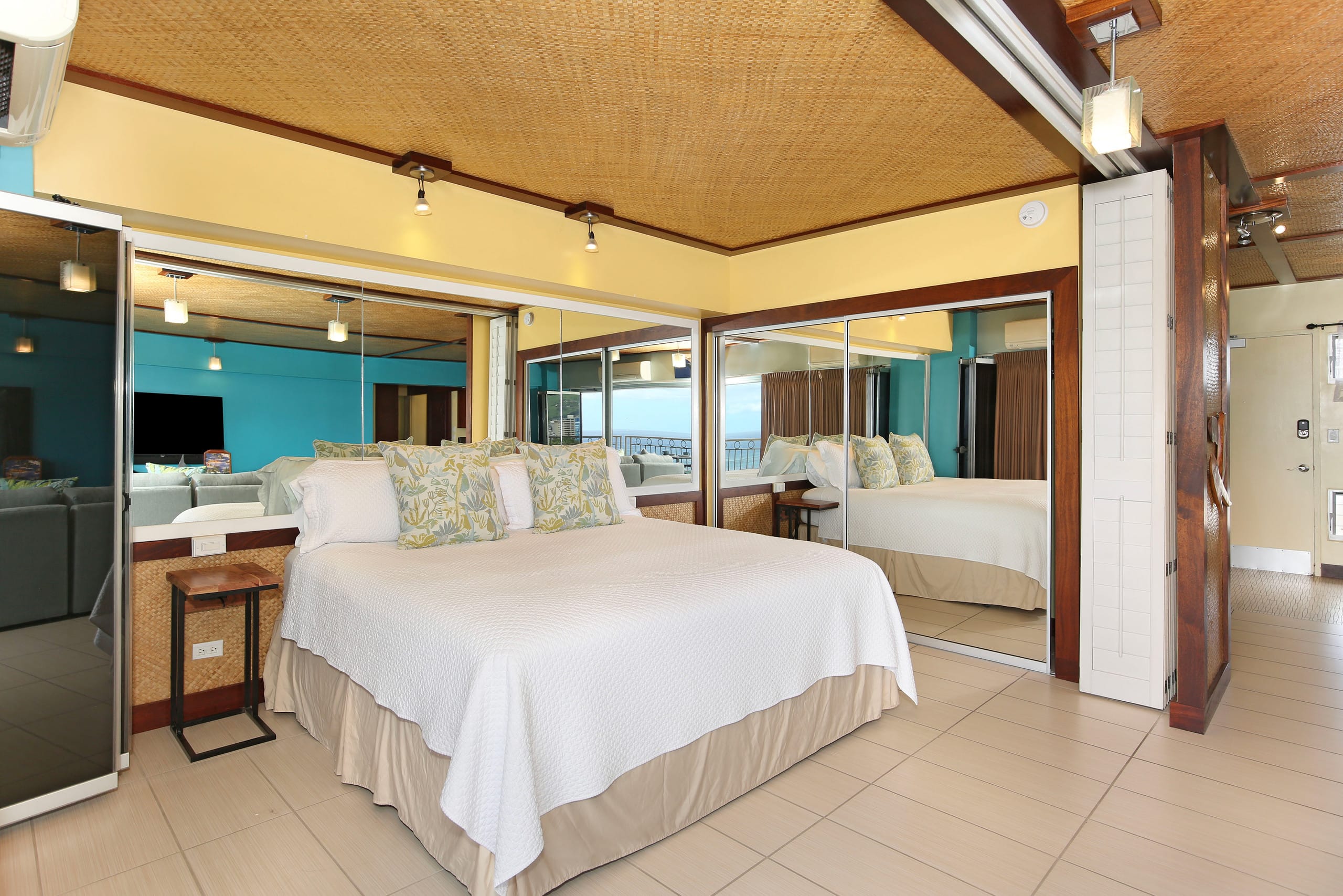 Condo in Honolulu · ★4.92 · 2 bedrooms · 3 beds · 2 private baths - Image 17