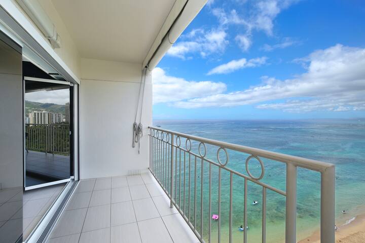 Beachfront Ocean View Condo at Waikiki Shore #1102 gallery image 4