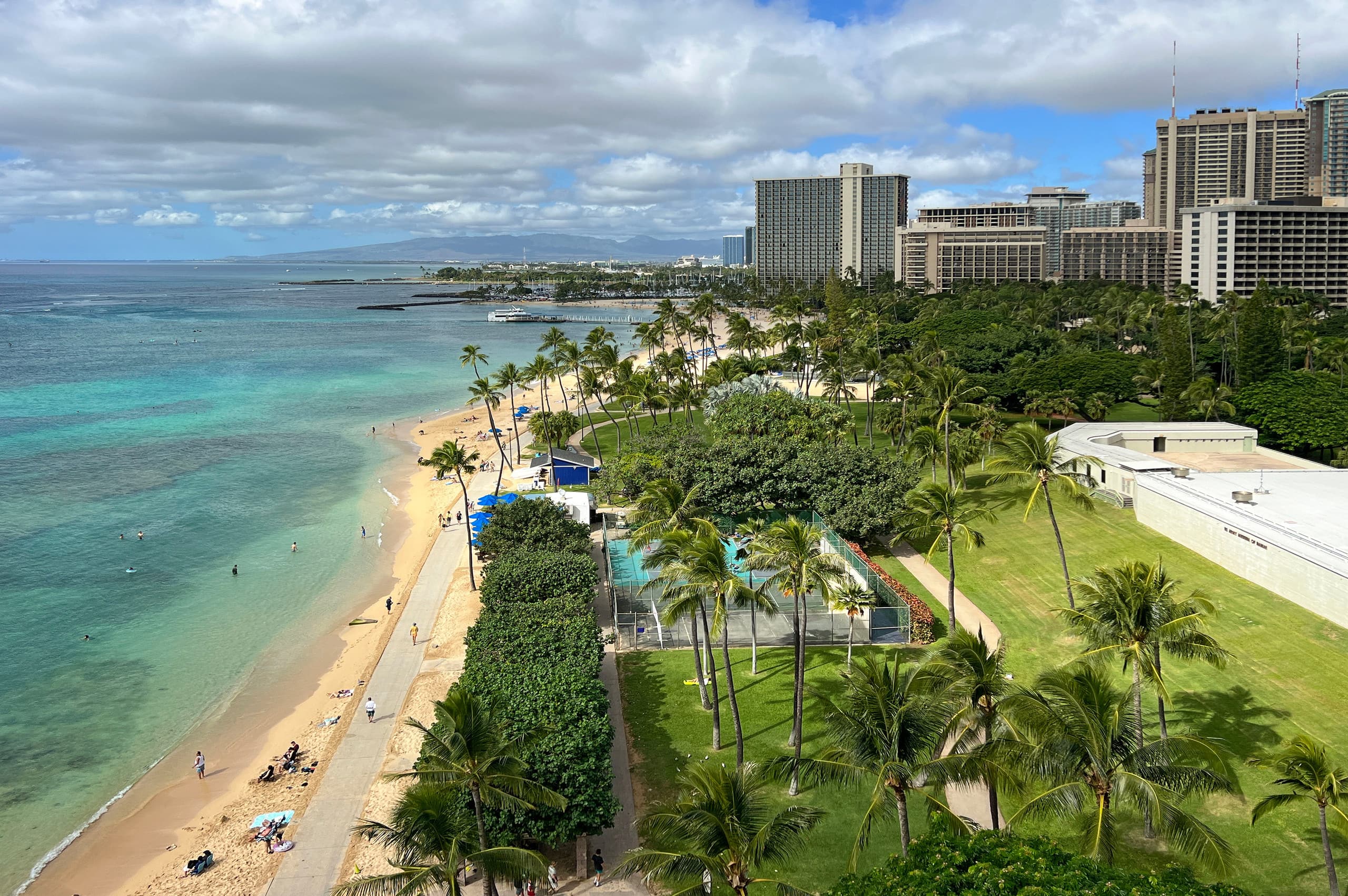Condo in Honolulu · ★4.92 · 2 bedrooms · 3 beds · 2 private baths - Image 25