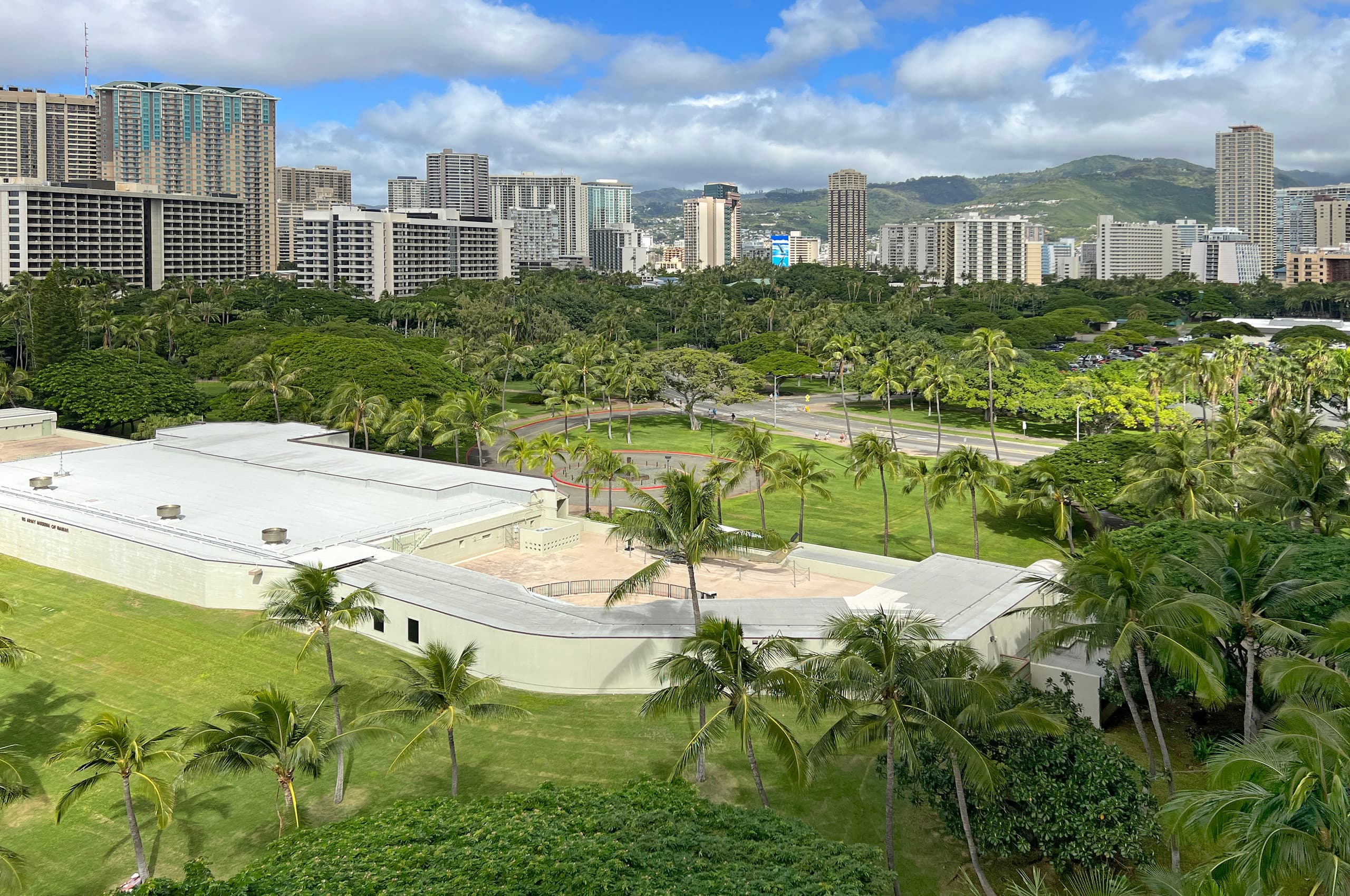 Condo in Honolulu · ★4.92 · 2 bedrooms · 3 beds · 2 private baths - Image 28