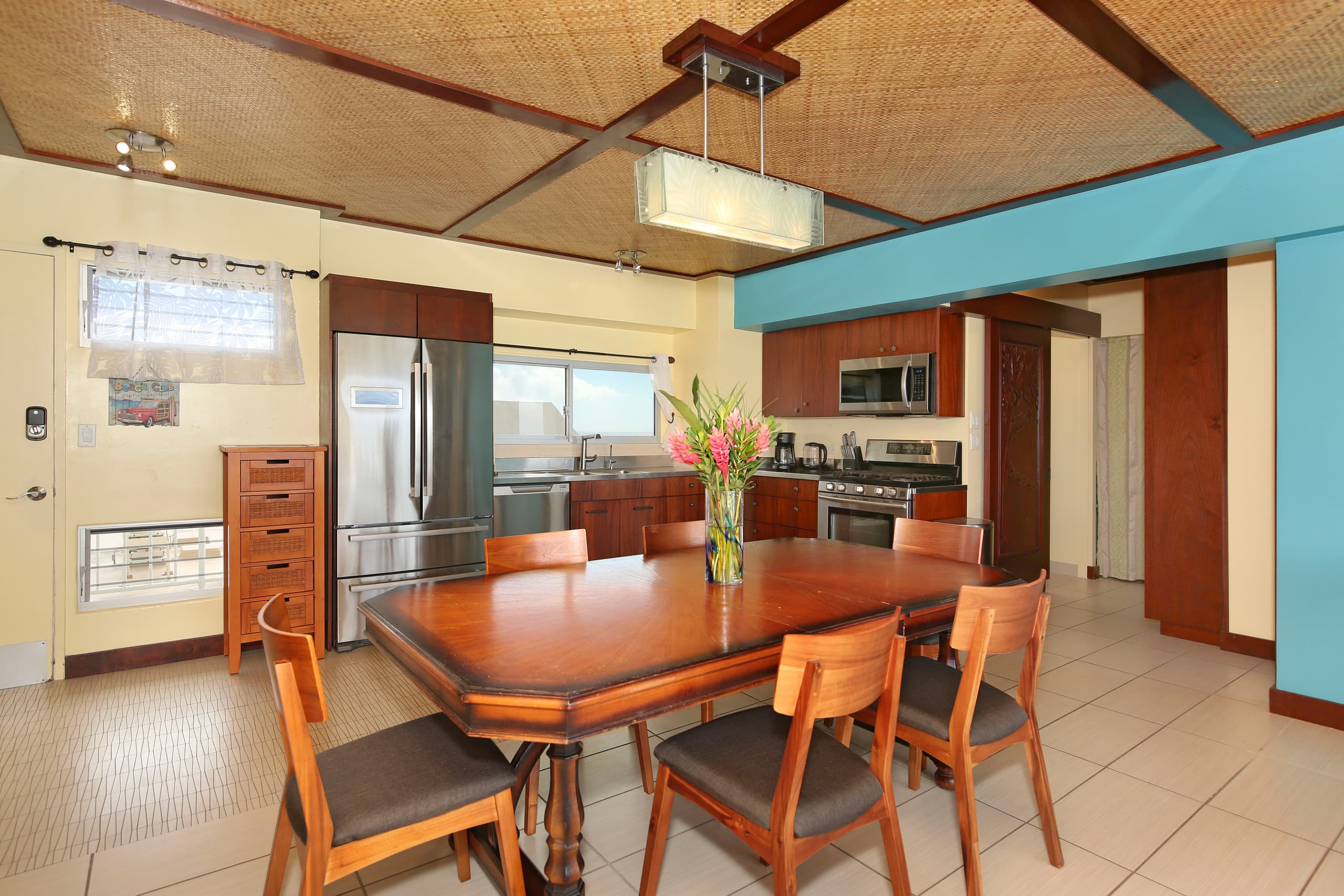 Condo in Honolulu · ★4.92 · 2 bedrooms · 3 beds · 2 private baths - Image 11
