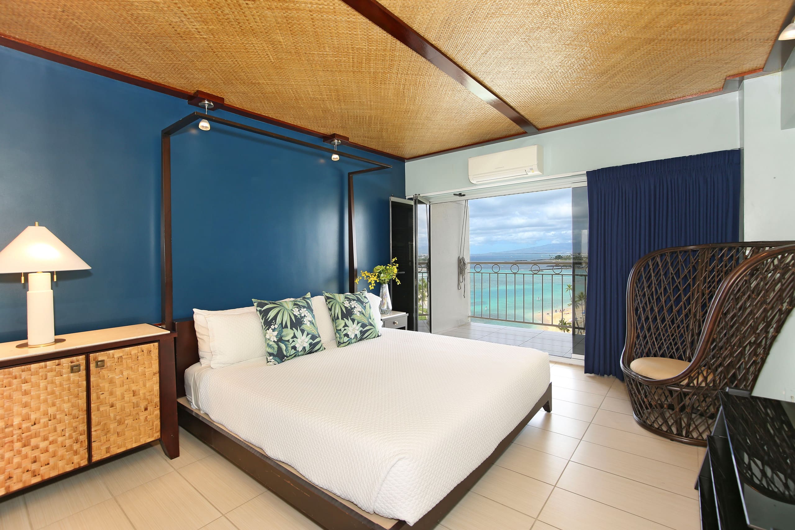 Condo in Honolulu · ★4.92 · 2 bedrooms · 3 beds · 2 private baths - Image 12