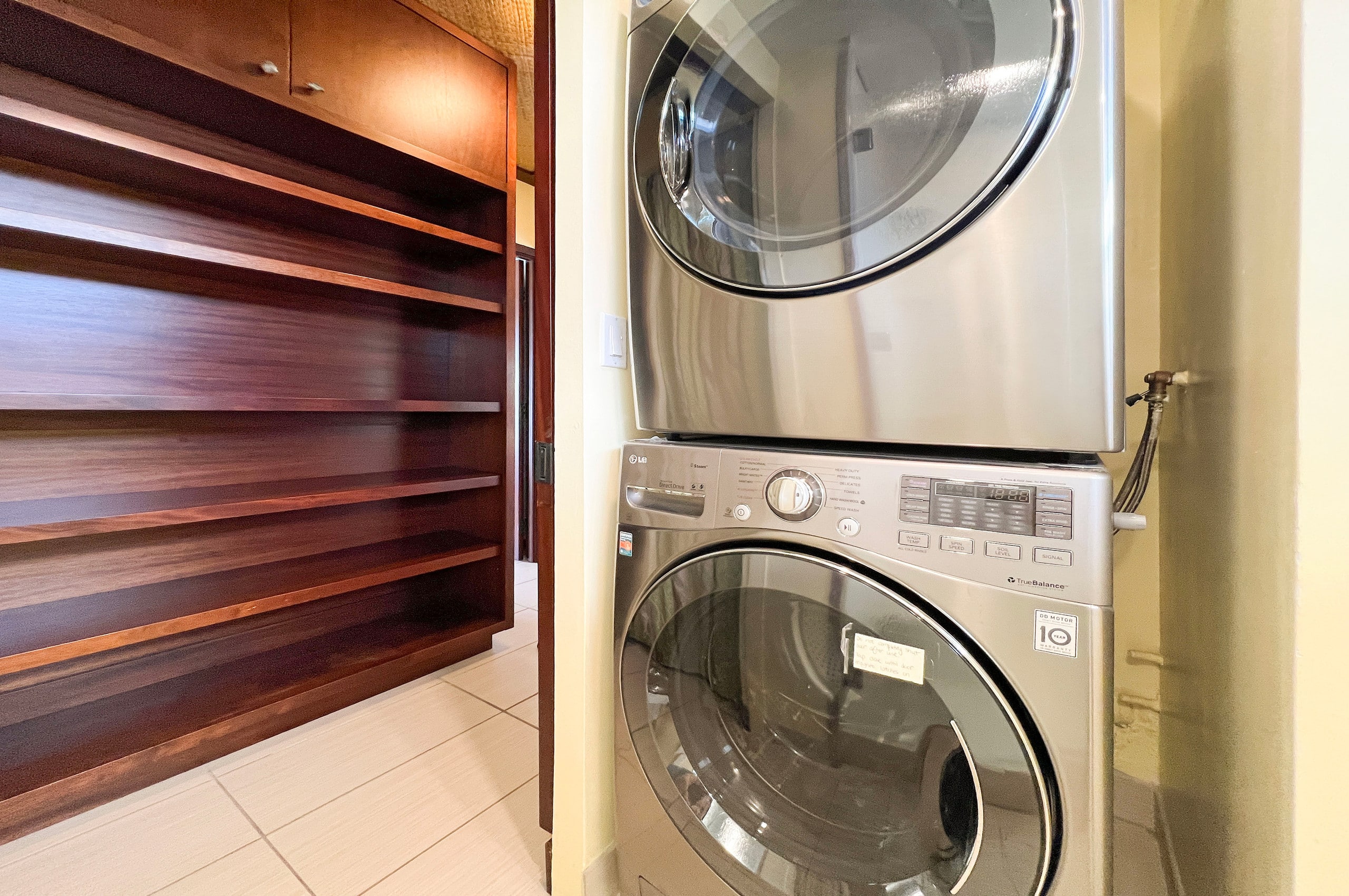 Condo in Honolulu · ★4.92 · 2 bedrooms · 3 beds · 2 private baths - Image 30