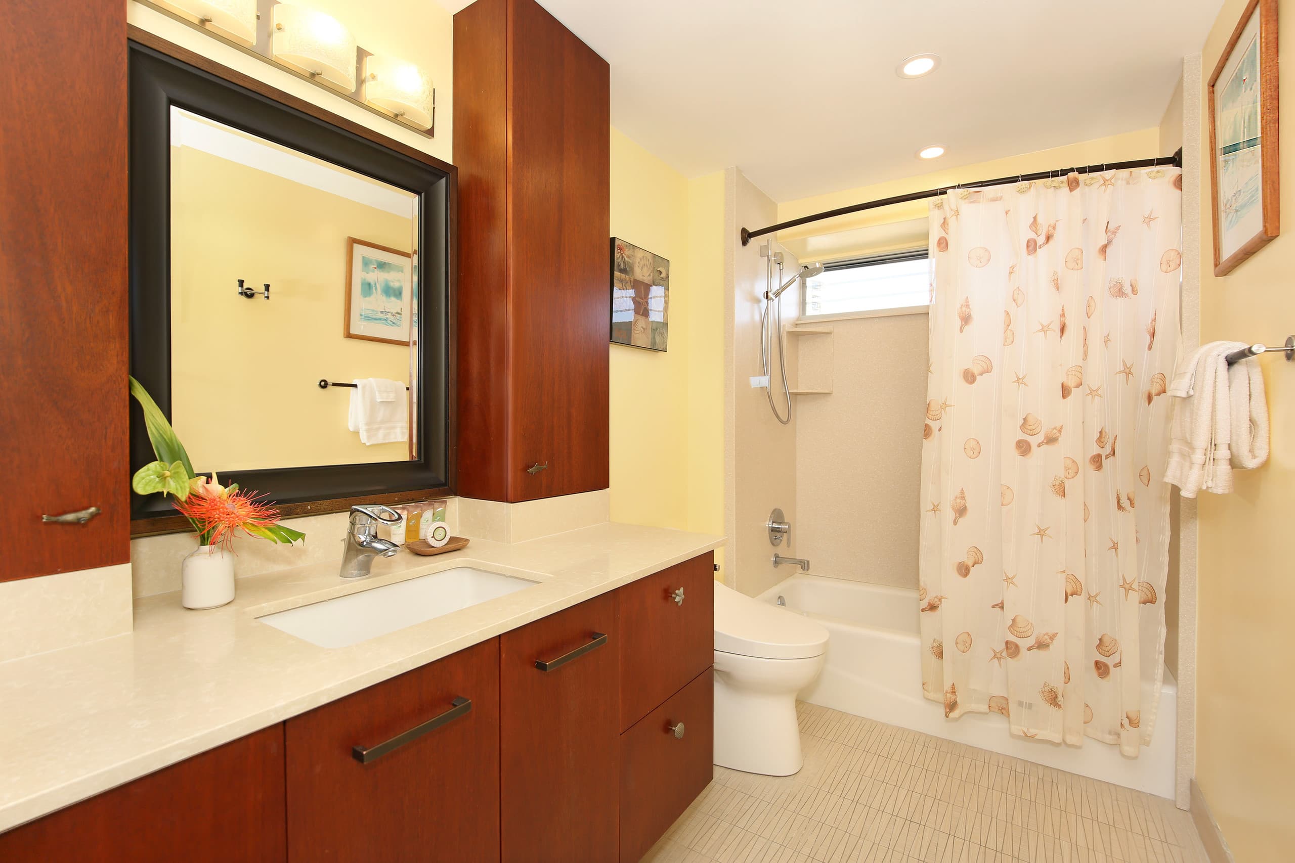 Condo in Honolulu · ★4.92 · 2 bedrooms · 3 beds · 2 private baths - Image 21
