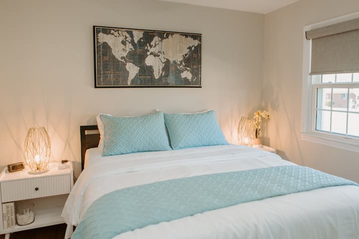 חדר שינה קווין עם ספסל