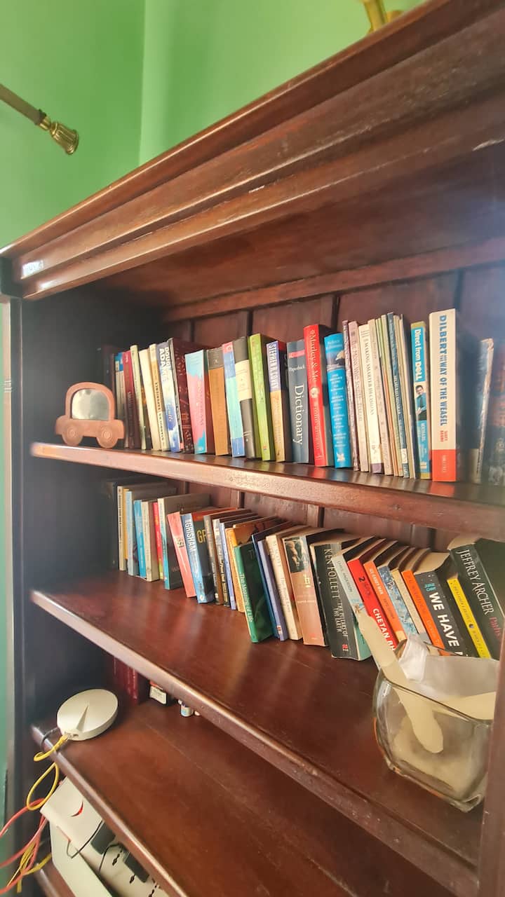 Looks like books.