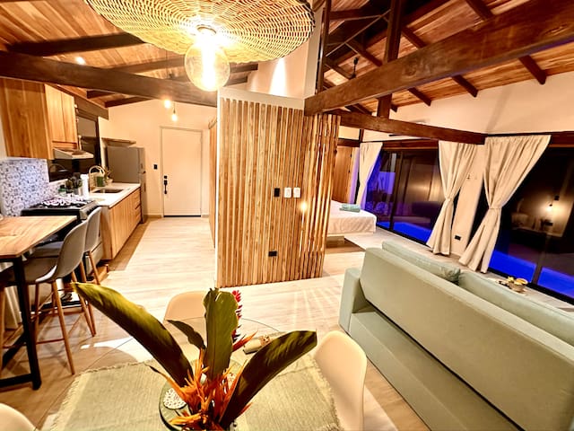 Shambalah deluxe suite w/pool in renovated stable