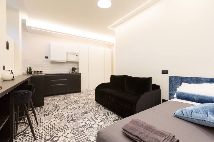 SP60 • Super Large • Luxury • Chic • Central gallery image 2