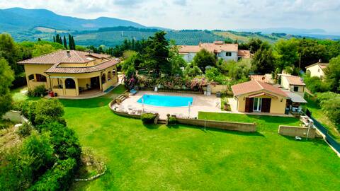 Villa Toscagialla with private pool