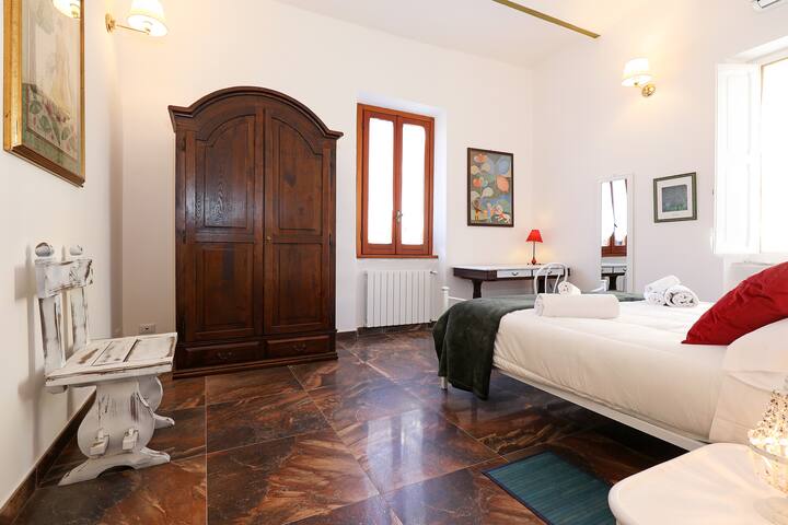 Cornelia Charme Apartment gallery image 2