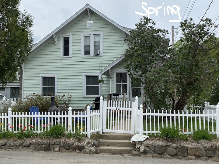 The Oval Cottage STR200373 Cottages for Rent in Lake Placid, New