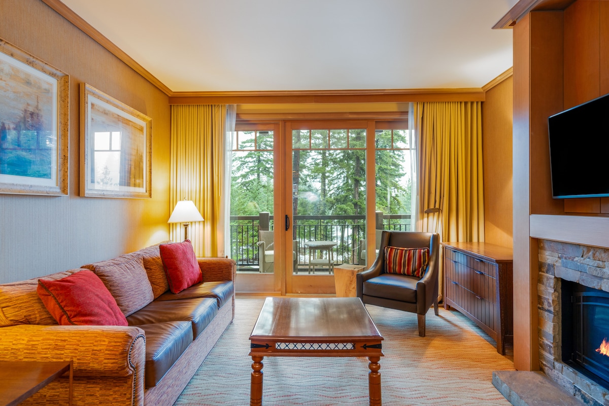 Suite Living Room with TV, Balcony and Queen Sofa Couch