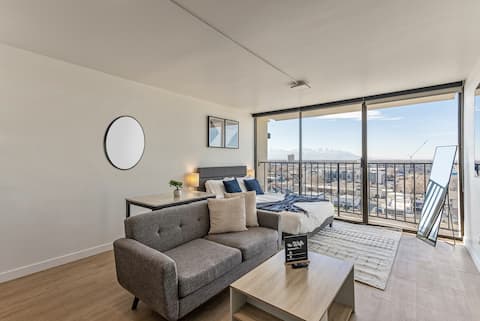 Successful Airbnb property: Luxury studio apt downtown – 3 min to Delta Arena in Central 9th