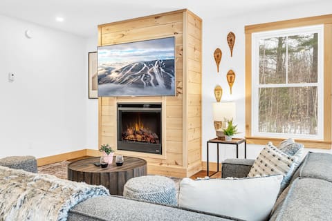 Top Airbnb: Sunday River Hot Tub Sauna Sleeps 13 Dog Friendly in Bethel