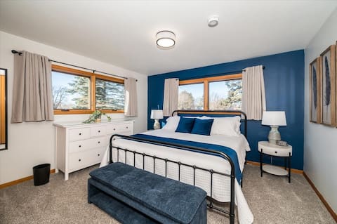 Family/Group Friendly, Close to Duluth! EV charger