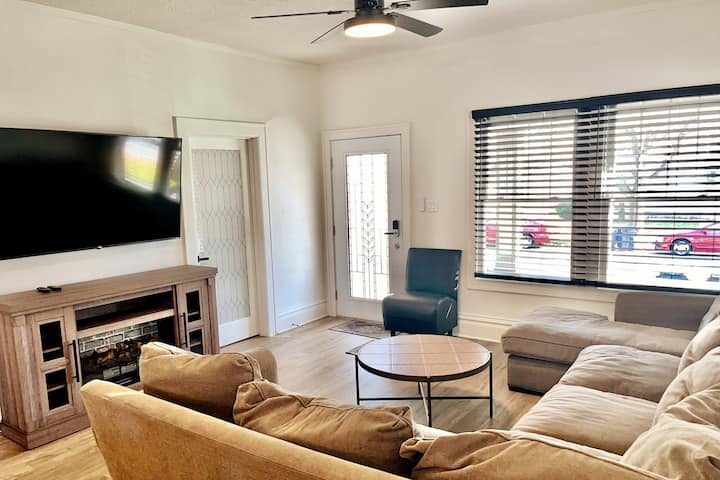 Executive Remodel, Fenced-in For Pets, Game Room! - Sheboygan, WI