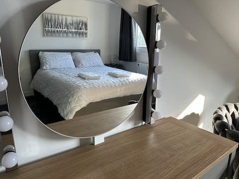 Suave Leeds Apartment