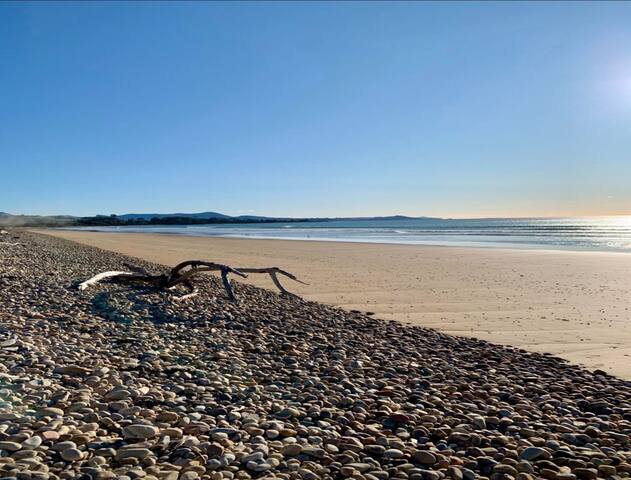 Spotless 4BR 2.5BA 10 mins to Devonport Sleeps 9 gallery image 5