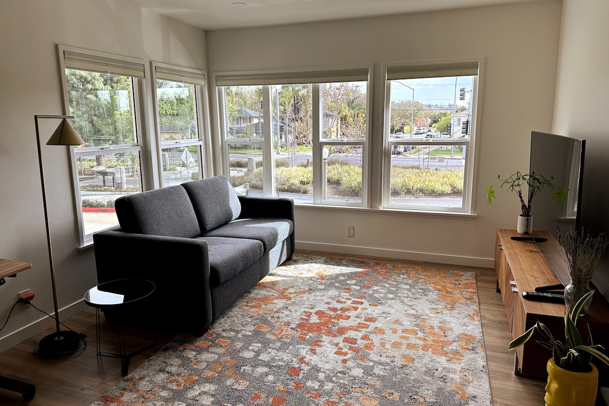 Top Airbnb: Sunny and centrally located 1 BR in Culver City